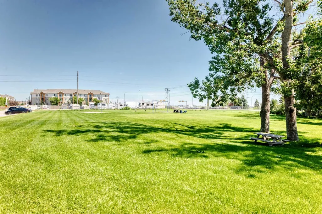 6724 17 Avenue SE Calgary AB T2A0W5