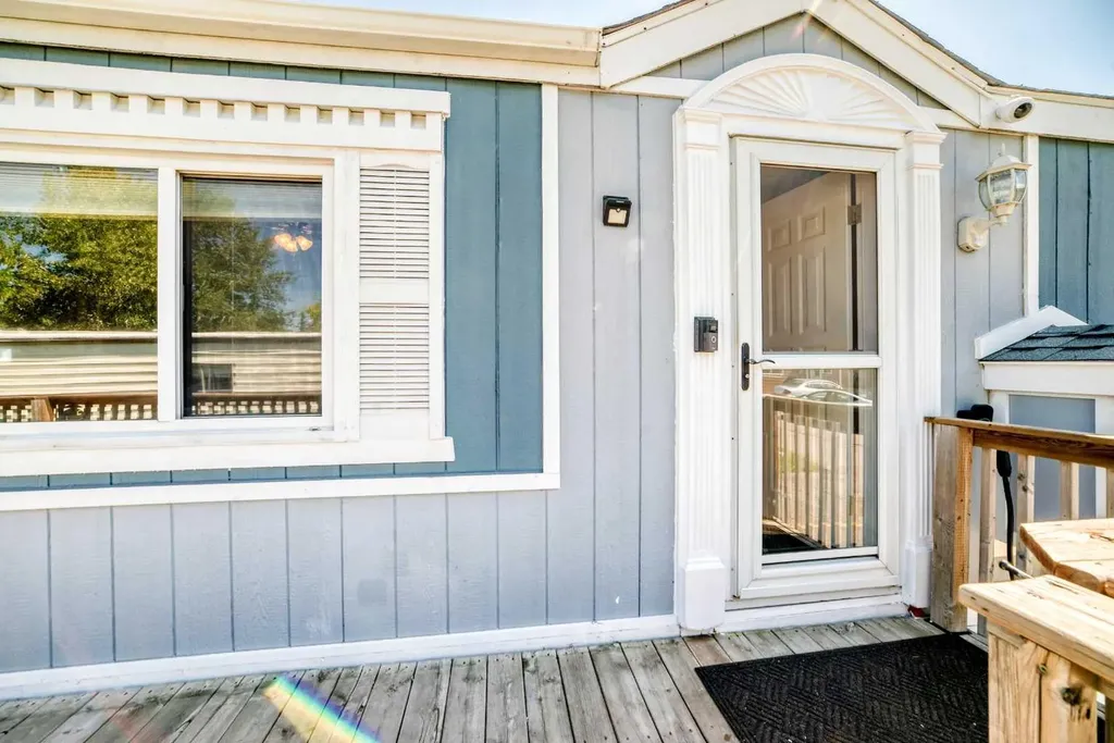 6724 17 Avenue SE Calgary AB T2A0W5