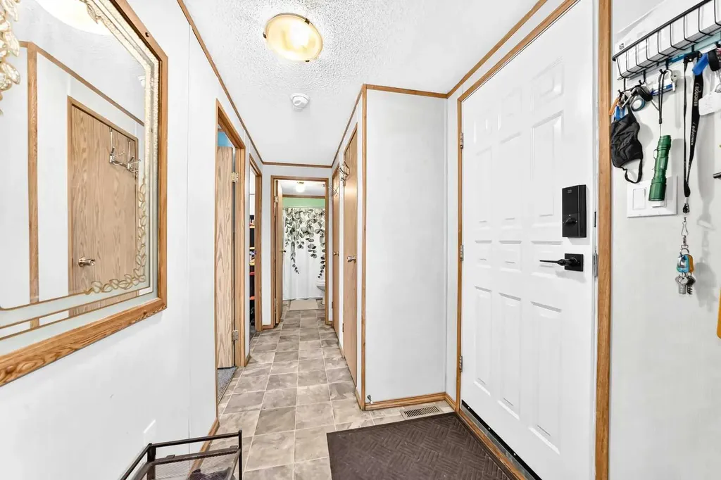 6724 17 Avenue SE Calgary AB T2A0W5