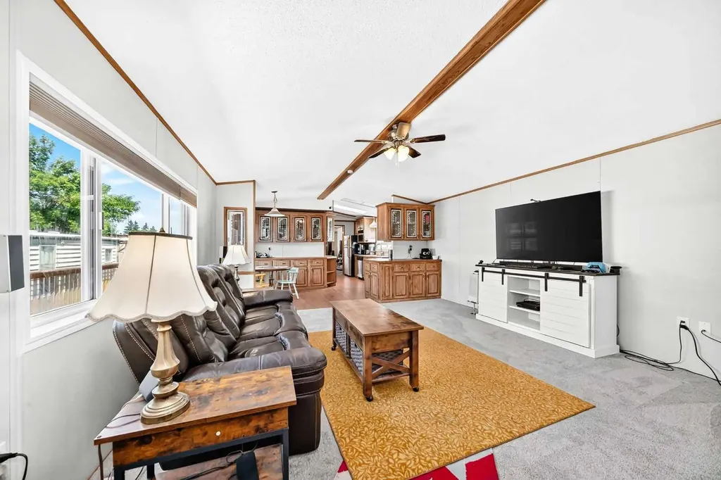 6724 17 Avenue SE Calgary AB T2A0W5
