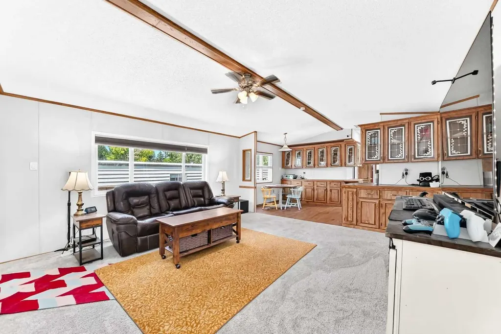 6724 17 Avenue SE Calgary AB T2A0W5