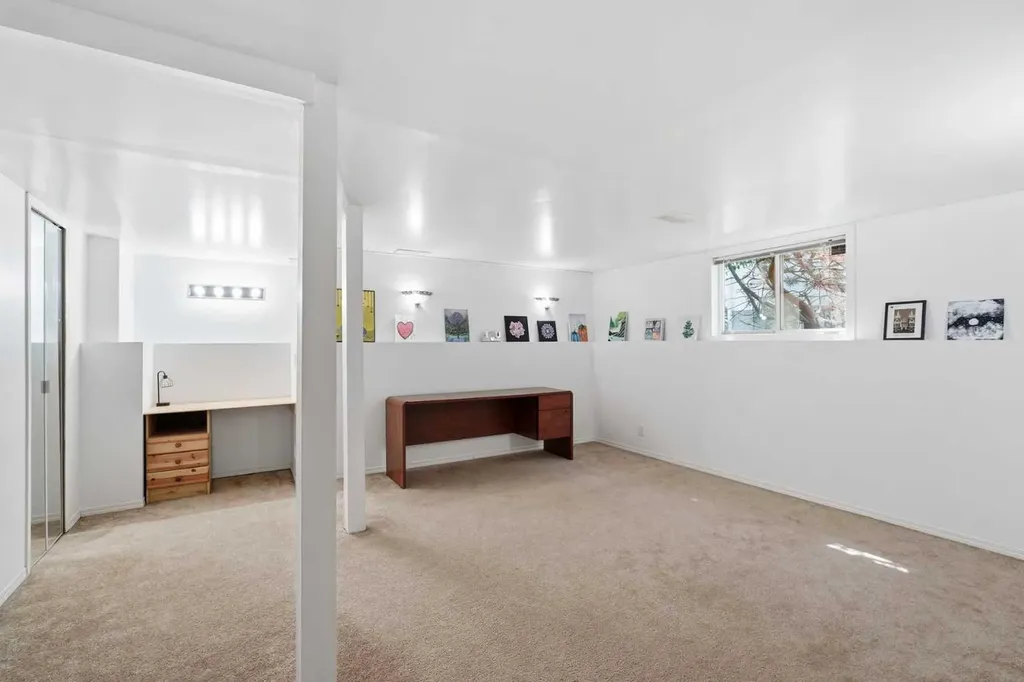 219 Lampard Crescent Red Deer AB T4R 2W5