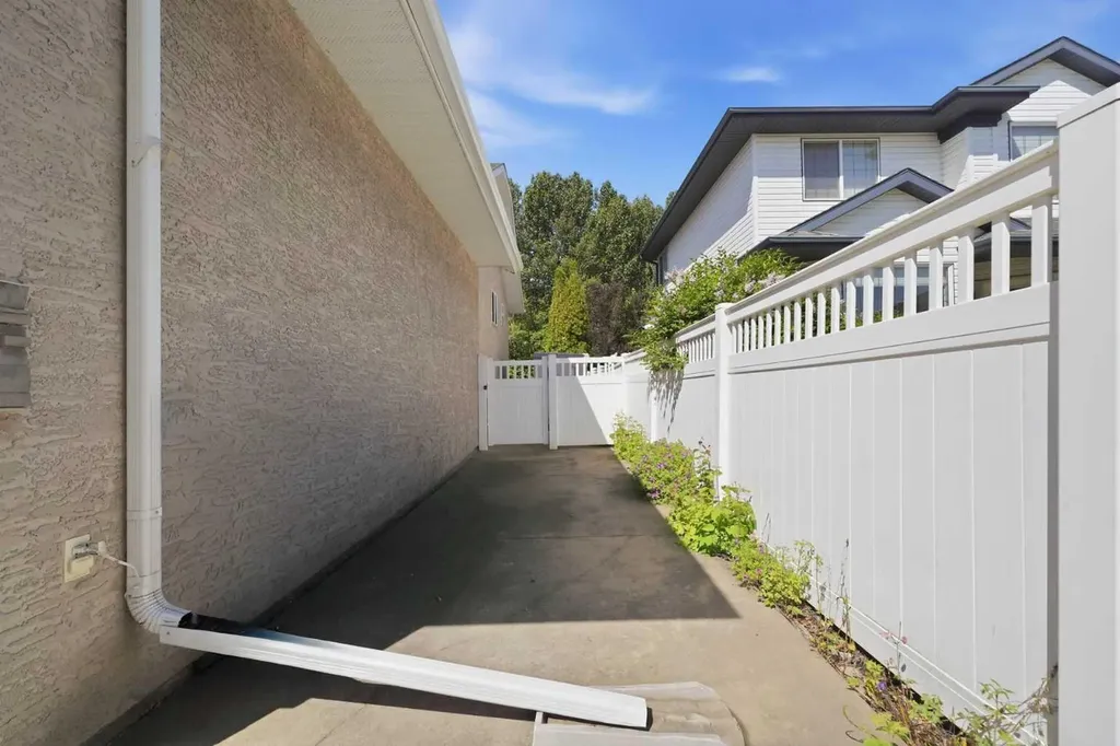 219 Lampard Crescent Red Deer AB T4R 2W5