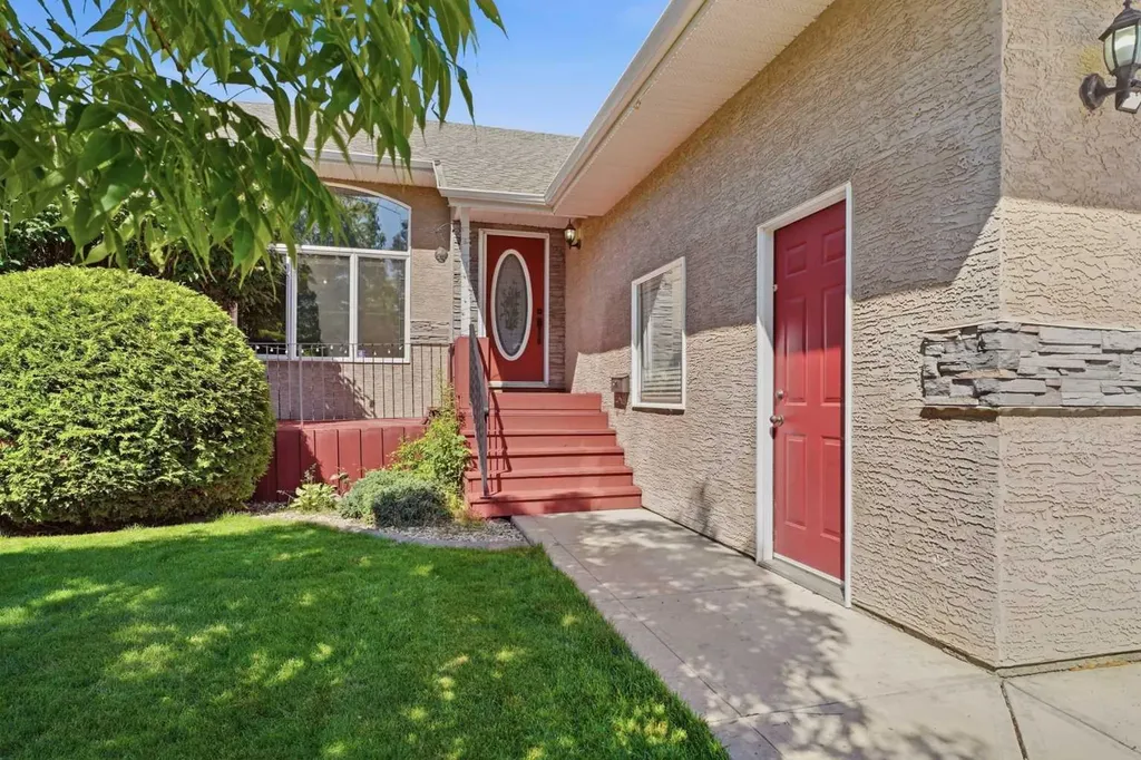 219 Lampard Crescent Red Deer AB T4R 2W5