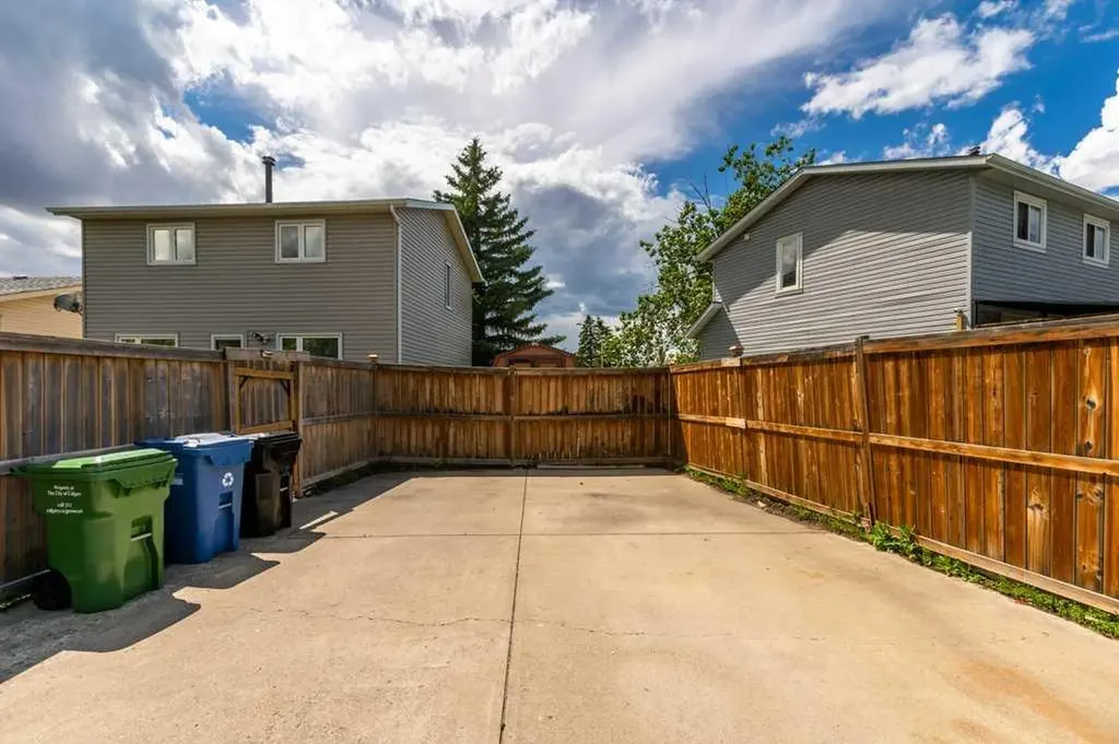88 Faldale Close NE Calgary AB T3J 1V9