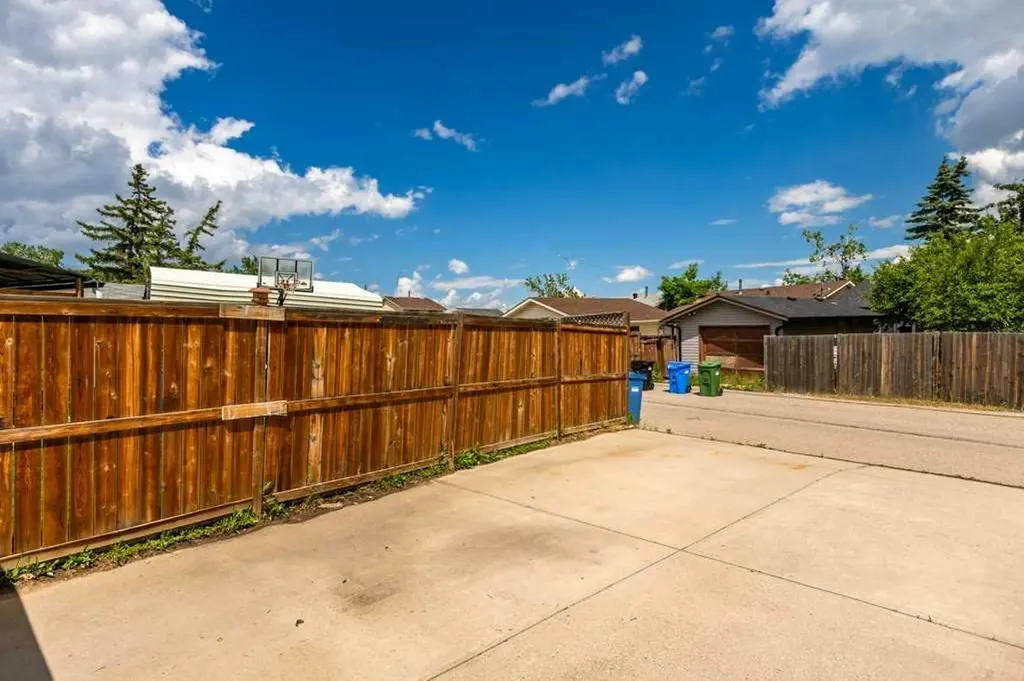 88 Faldale Close NE Calgary AB T3J 1V9