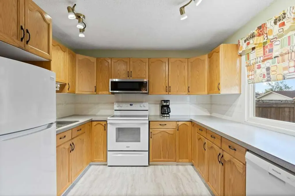 88 Faldale Close NE Calgary AB T3J 1V9