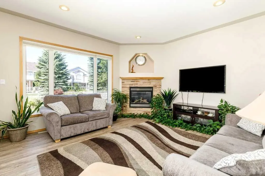59 Langford Crescent Red Deer AB T4R 3E5
