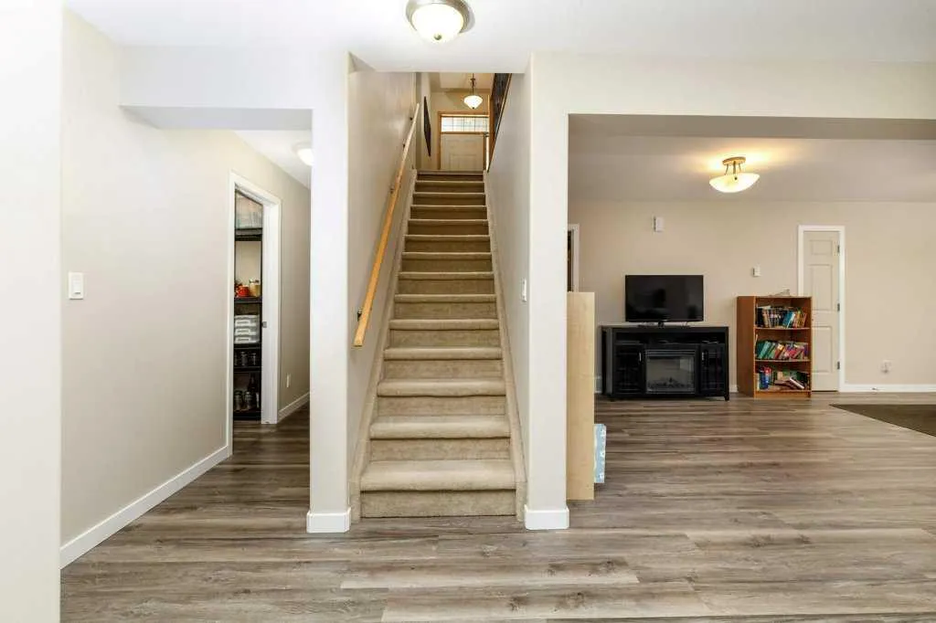 59 Langford Crescent Red Deer AB T4R 3E5