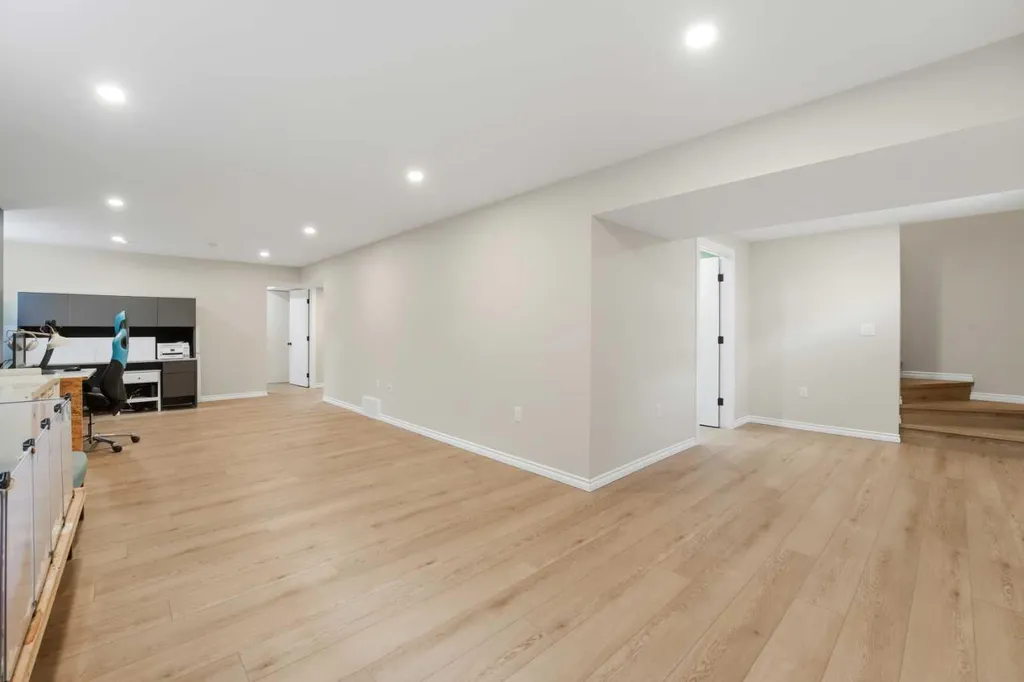 28 Macfarlane Avenue Red Deer AB T4N 5T1