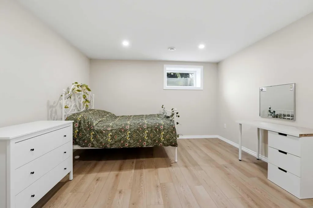 28 Macfarlane Avenue Red Deer AB T4N 5T1