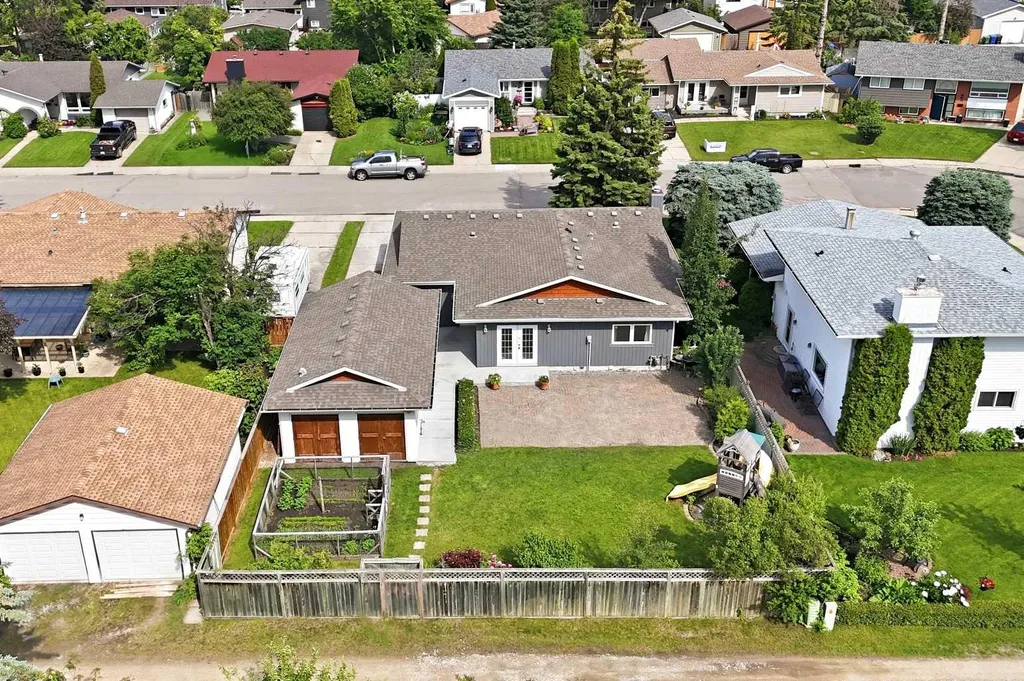 28 Macfarlane Avenue Red Deer AB T4N 5T1