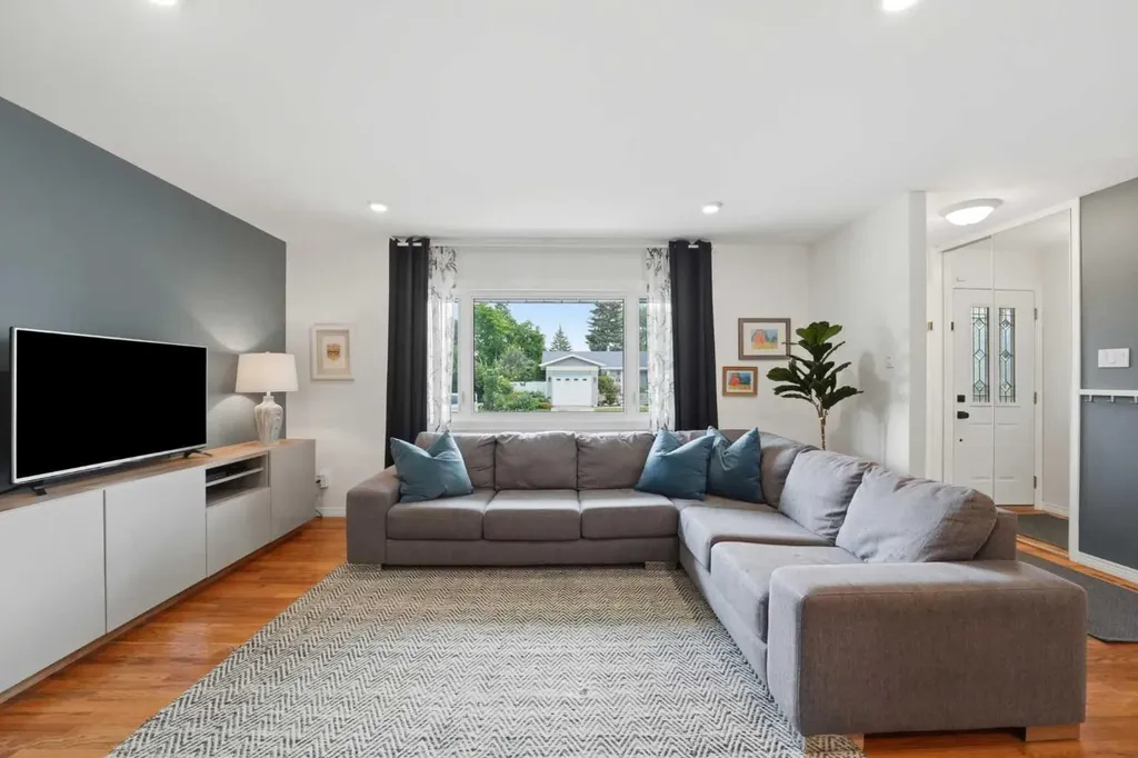 28 Macfarlane Avenue Red Deer AB T4N 5T1