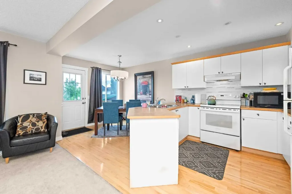 40 Hidden Point NW Calgary AB T3A5P5