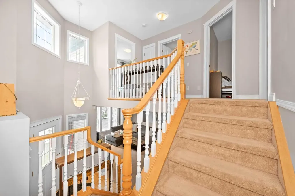 40 Hidden Point NW Calgary AB T3A5P5