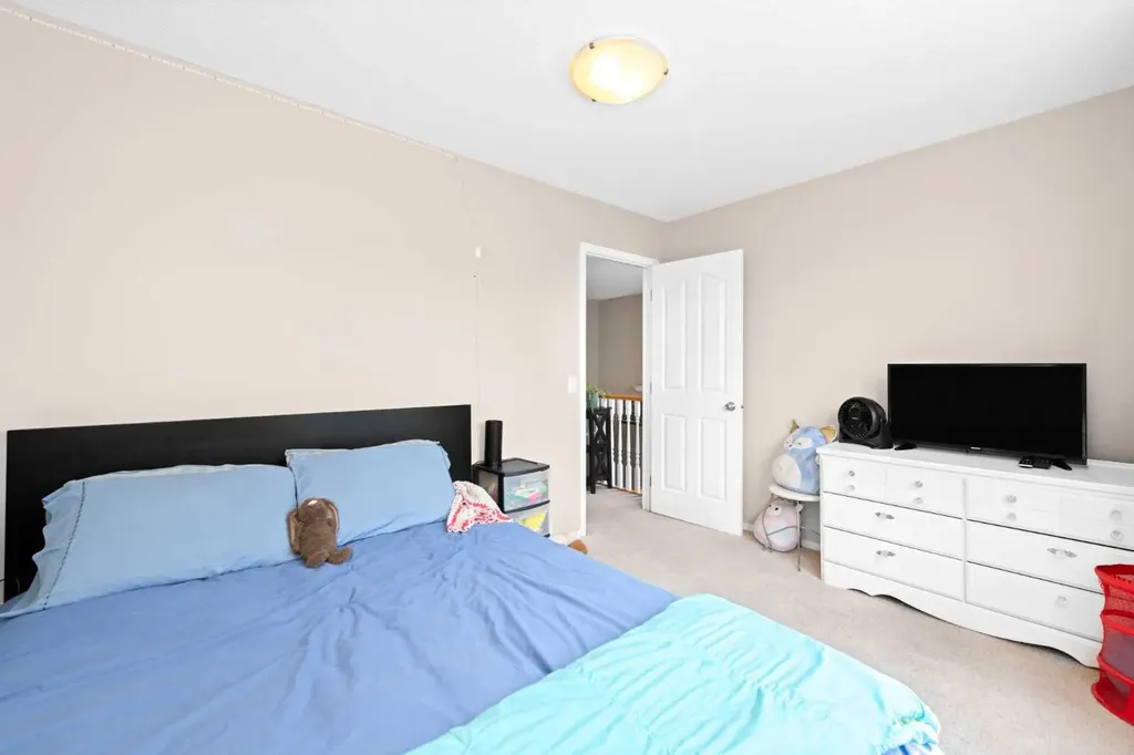 40 Hidden Point NW Calgary AB T3A5P5