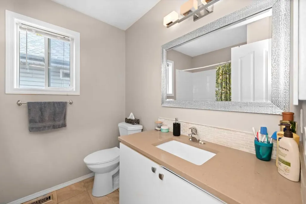 40 Hidden Point NW Calgary AB T3A5P5