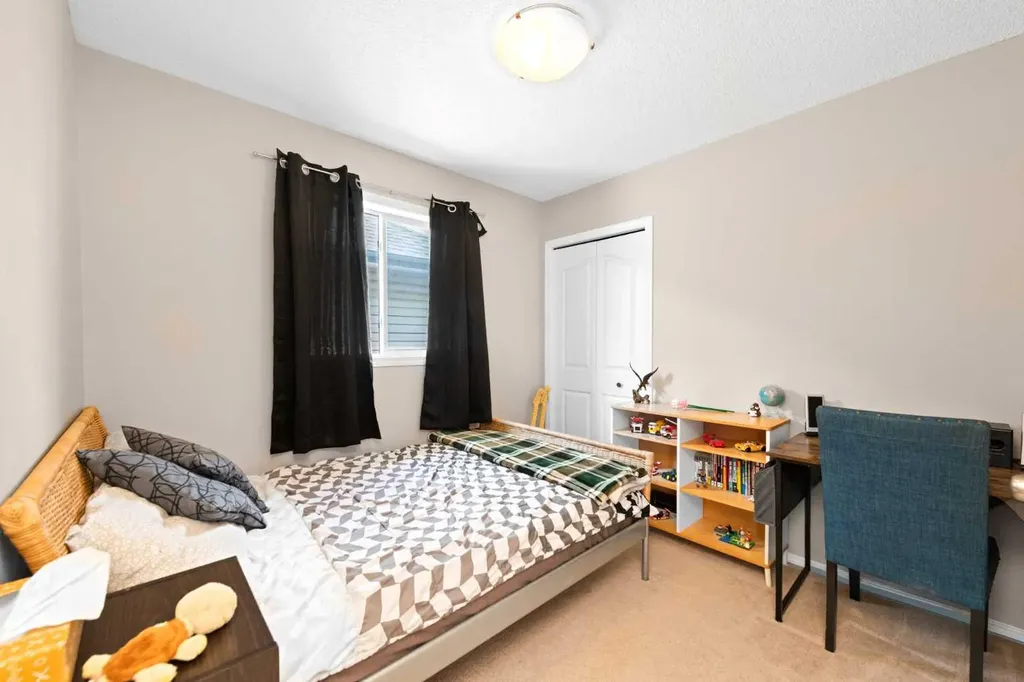 40 Hidden Point NW Calgary AB T3A5P5