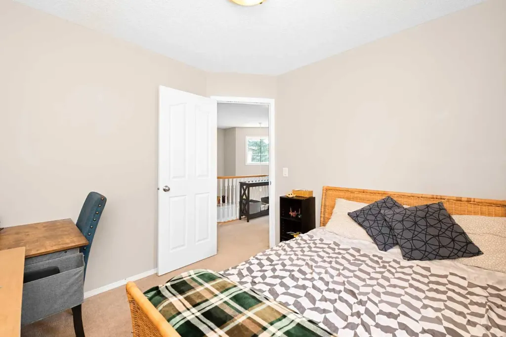 40 Hidden Point NW Calgary AB T3A5P5