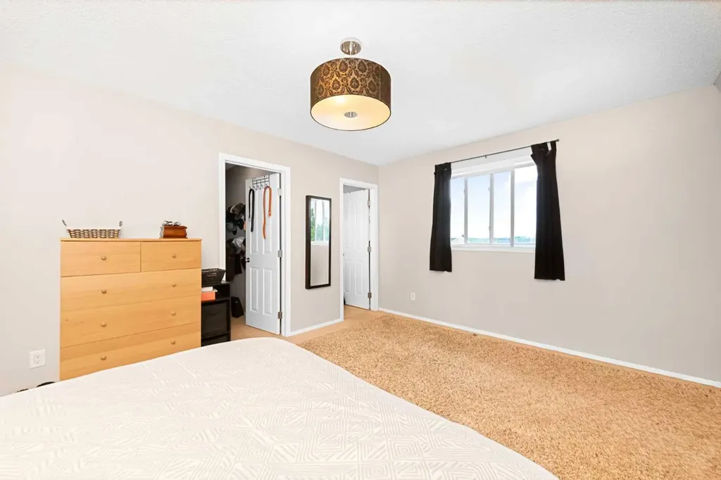 40 Hidden Point NW Calgary AB T3A5P5