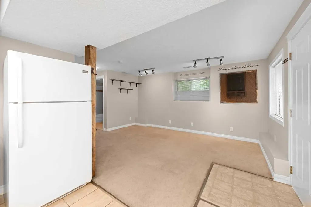 40 Hidden Point NW Calgary AB T3A5P5