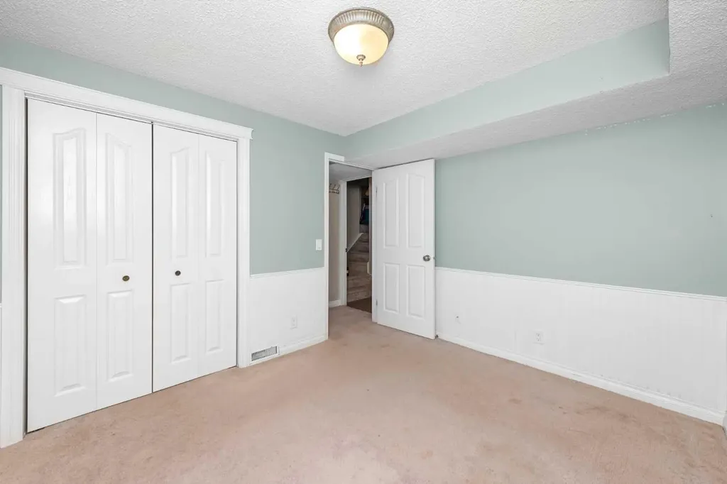 40 Hidden Point NW Calgary AB T3A5P5