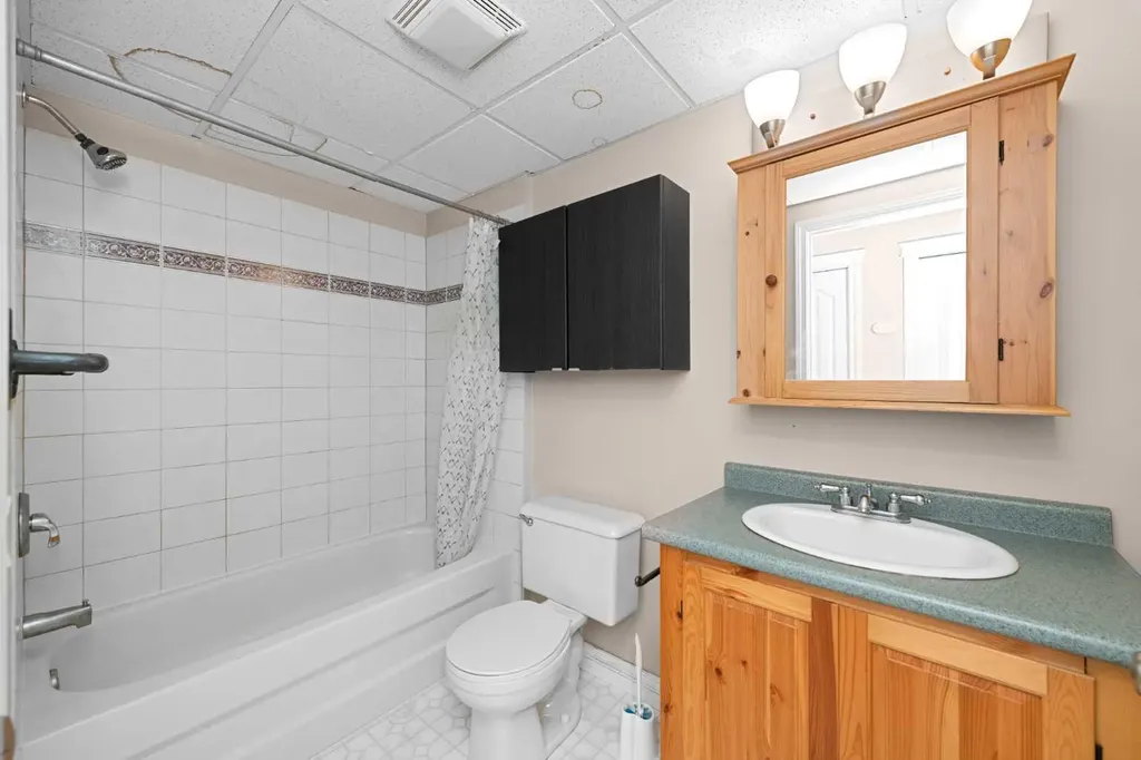 40 Hidden Point NW Calgary AB T3A5P5