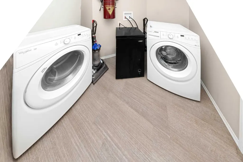 40 Hidden Point NW Calgary AB T3A5P5