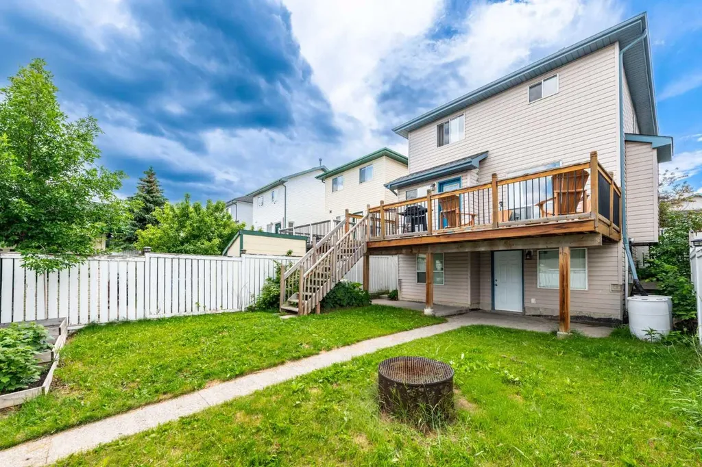 40 Hidden Point NW Calgary AB T3A5P5