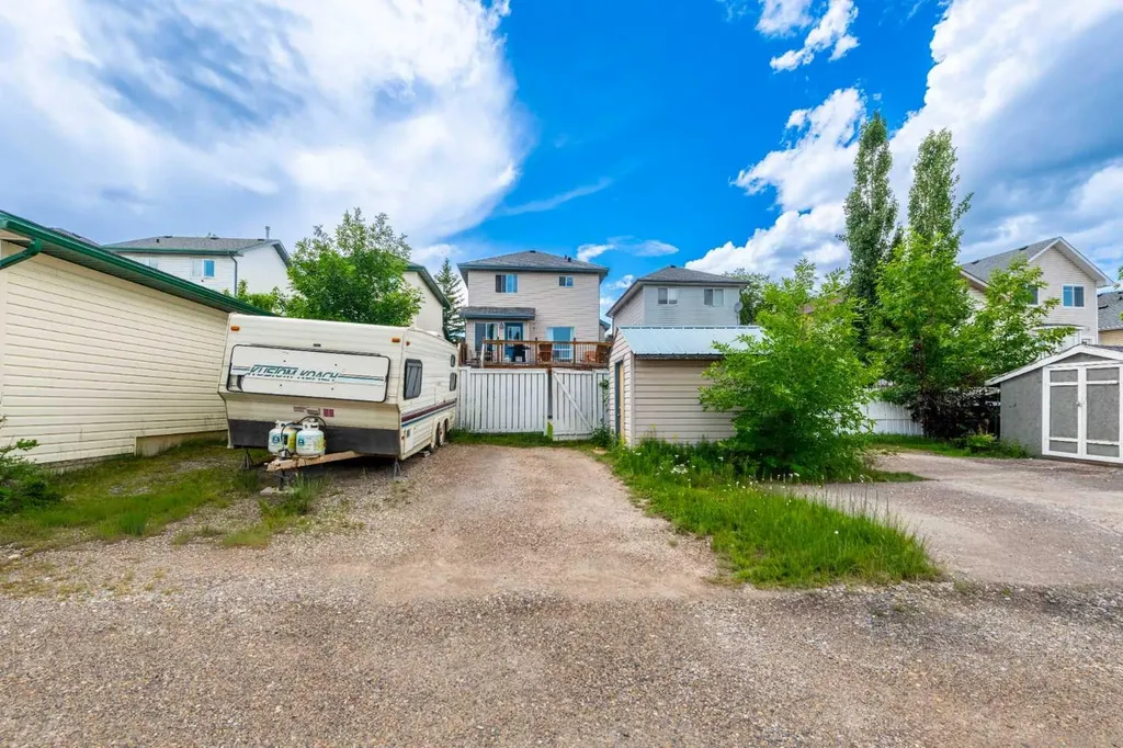 40 Hidden Point NW Calgary AB T3A5P5