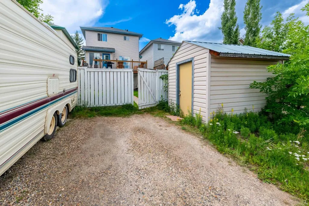 40 Hidden Point NW Calgary AB T3A5P5