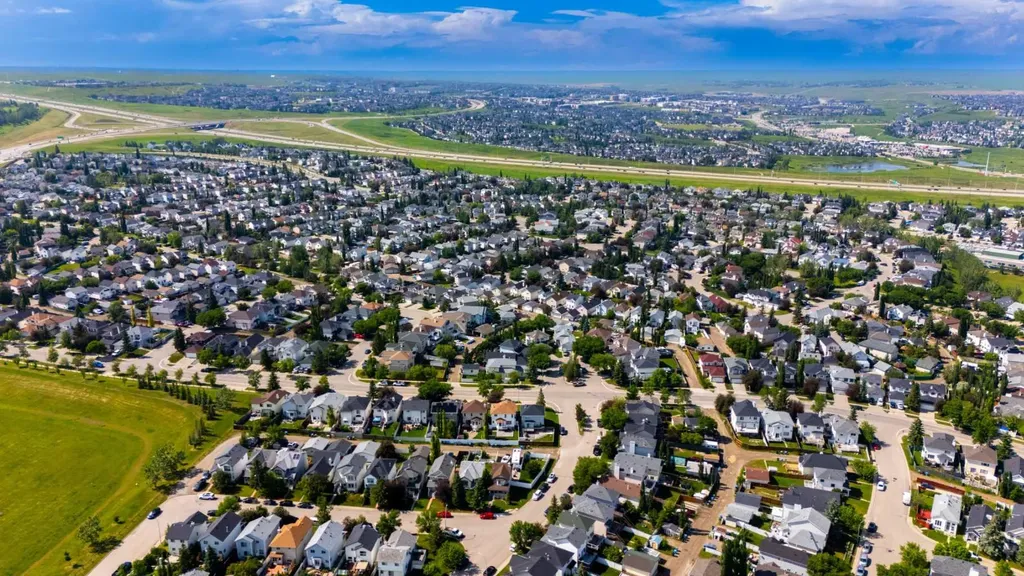 40 Hidden Point NW Calgary AB T3A5P5