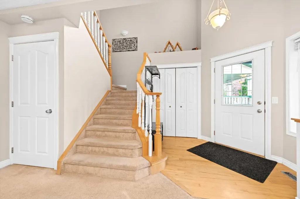 40 Hidden Point NW Calgary AB T3A5P5