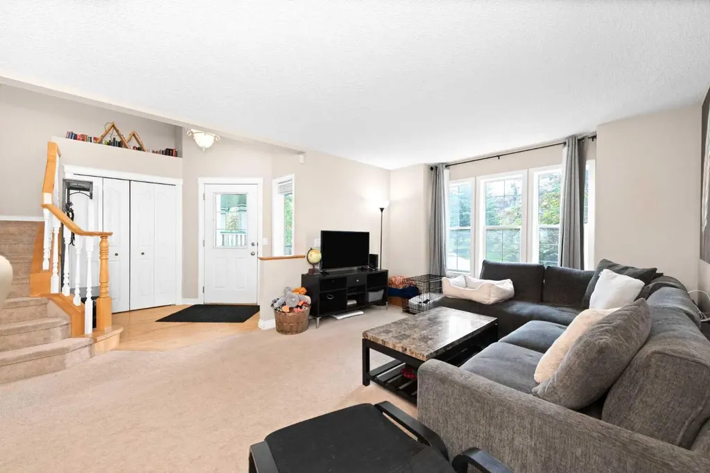 40 Hidden Point NW Calgary AB T3A5P5