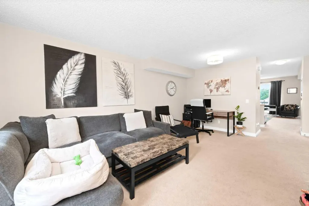 40 Hidden Point NW Calgary AB T3A5P5