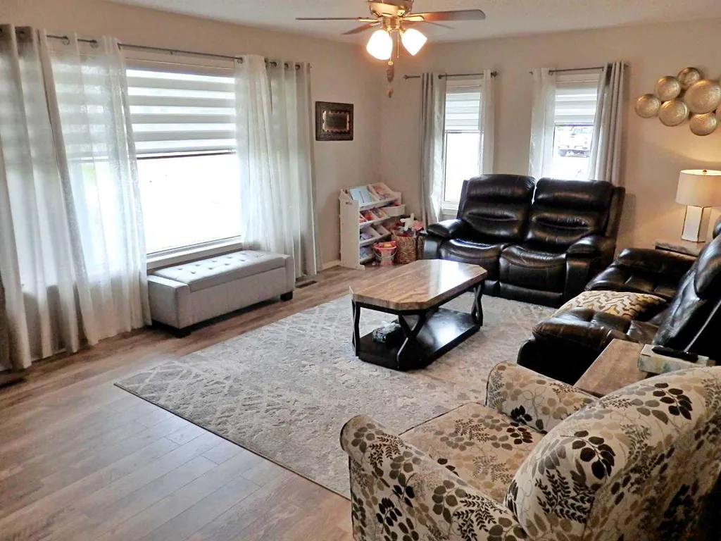 6402 53 Avenue Vermilion AB T9X 1X4