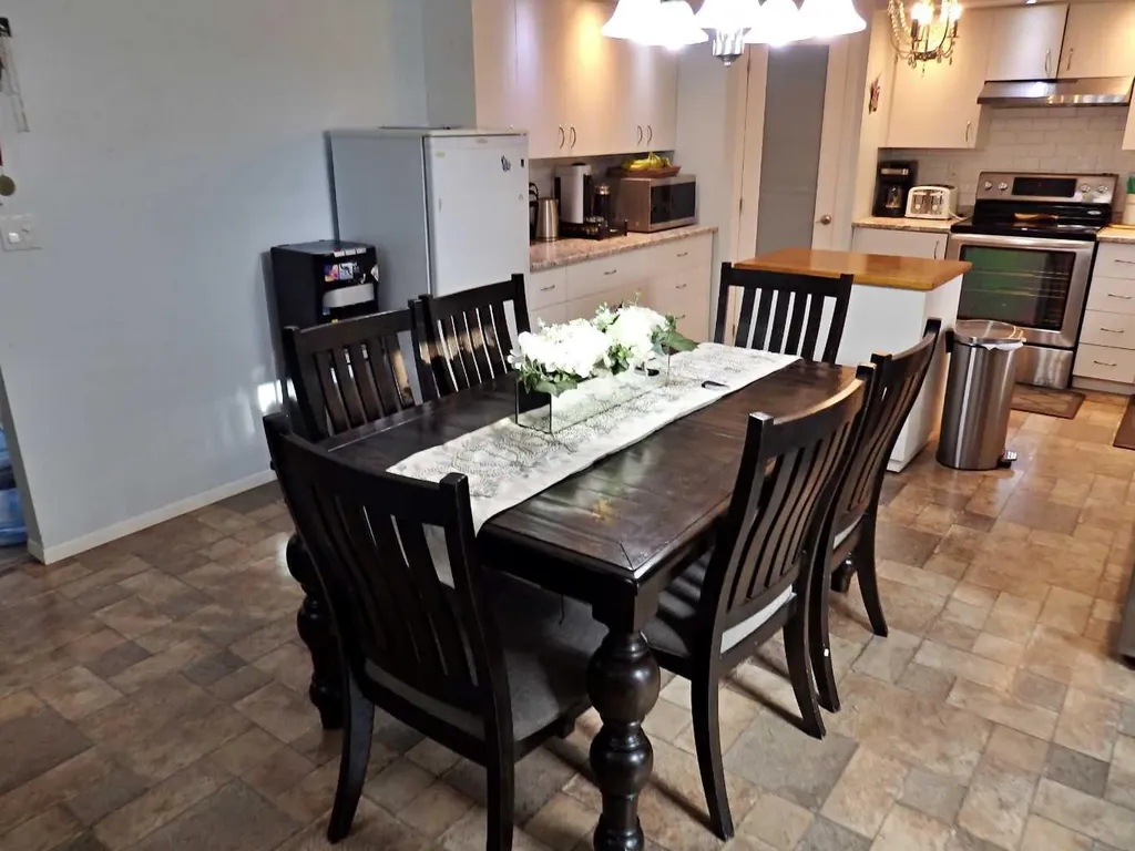 6402 53 Avenue Vermilion AB T9X 1X4