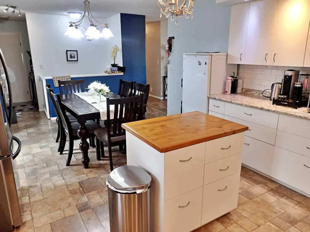 6402 53 Avenue Vermilion AB T9X 1X4