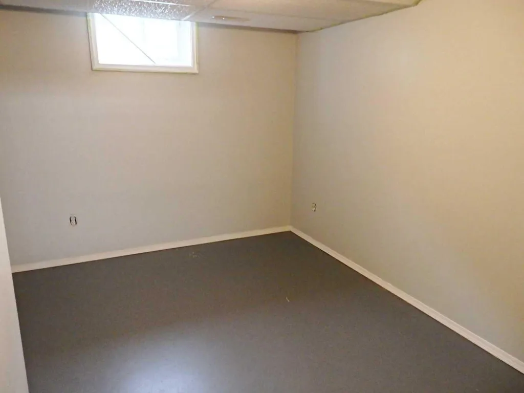 6402 53 Avenue Vermilion AB T9X 1X4