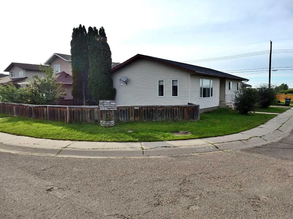 6402 53 Avenue Vermilion AB T9X 1X4