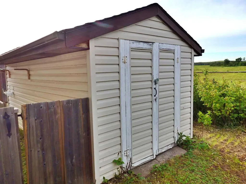 6402 53 Avenue Vermilion AB T9X 1X4