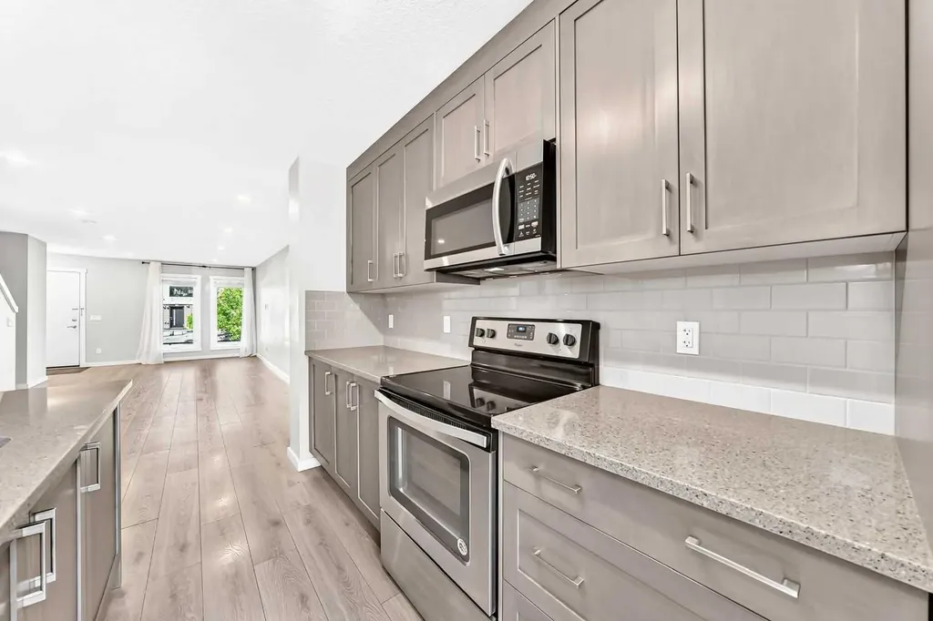 19458 37 Street SE Calgary AB T3M 2W9