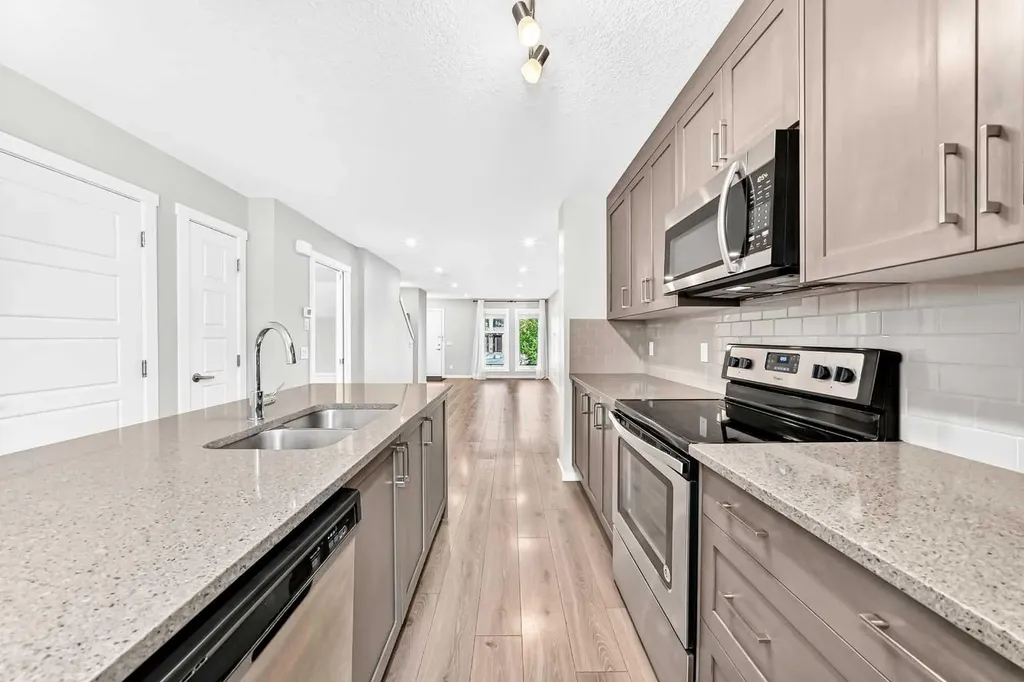 19458 37 Street SE Calgary AB T3M 2W9