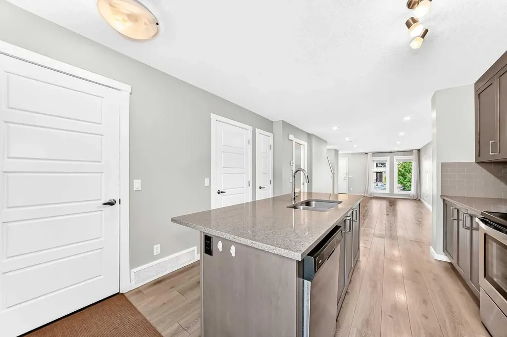 19458 37 Street SE Calgary AB T3M 2W9