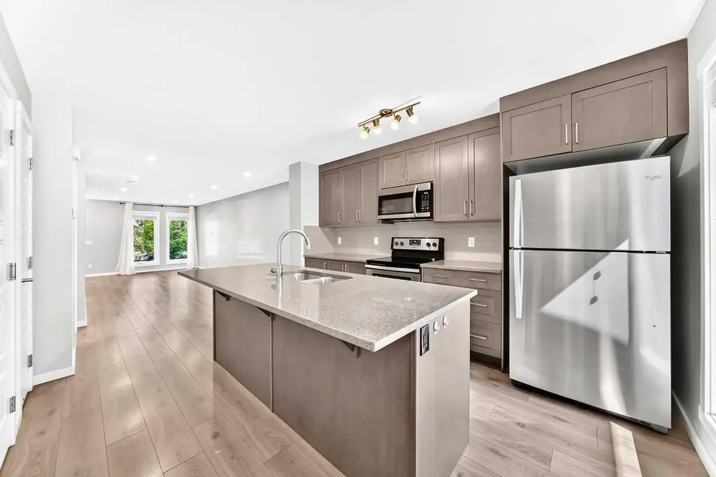 19458 37 Street SE Calgary AB T3M 2W9