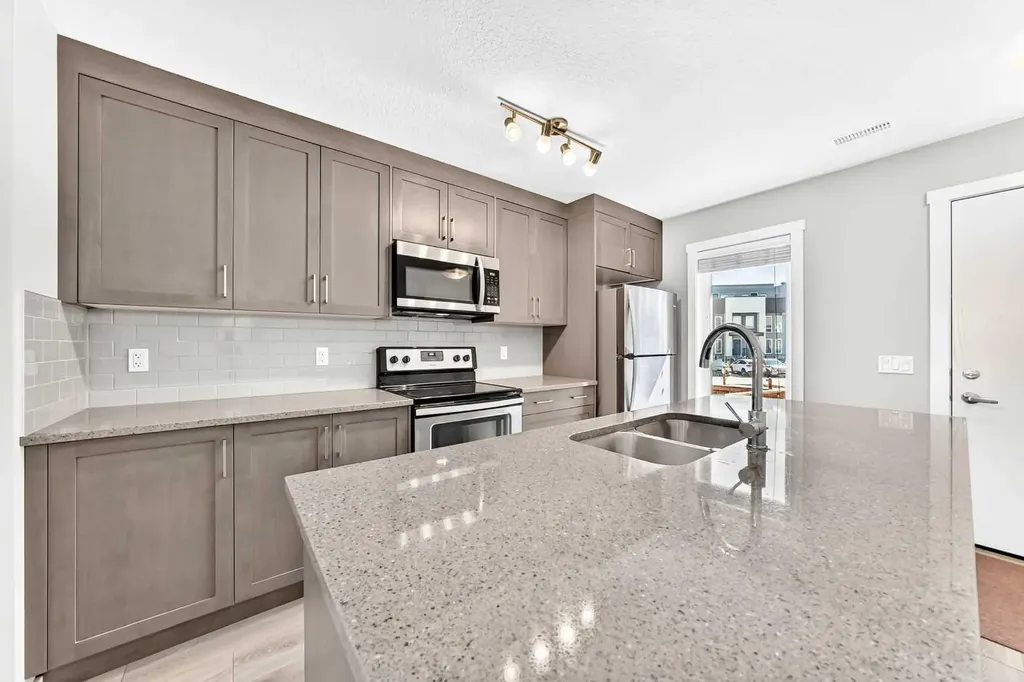 19458 37 Street SE Calgary AB T3M 2W9