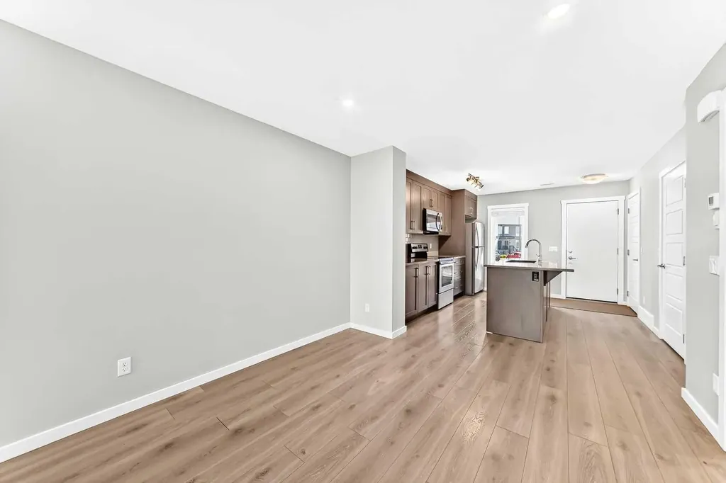 19458 37 Street SE Calgary AB T3M 2W9