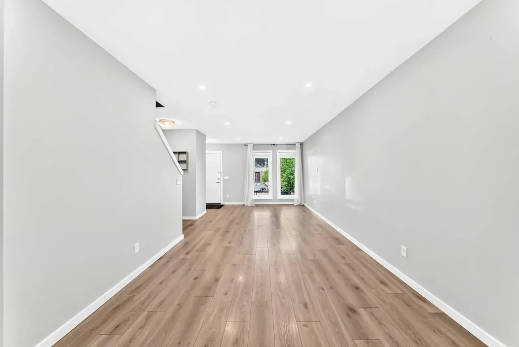 19458 37 Street SE Calgary AB T3M 2W9