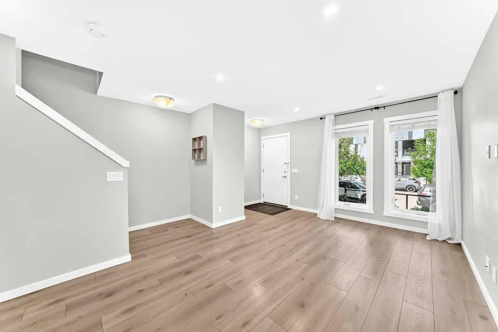 19458 37 Street SE Calgary AB T3M 2W9