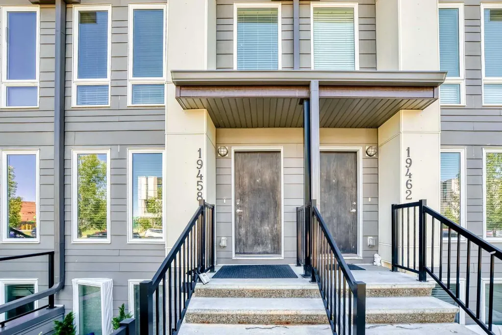 19458 37 Street SE Calgary AB T3M 2W9